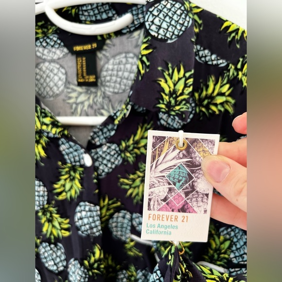 Cropped Hawaiian Button Down Shirt Forever 21 Blue Pineapples NWT Medium - Picture 8 of 12